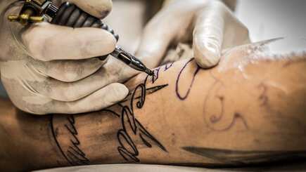 Avaliações de Estúdios de tatuagem na cidade de Curitiba. em Brasil